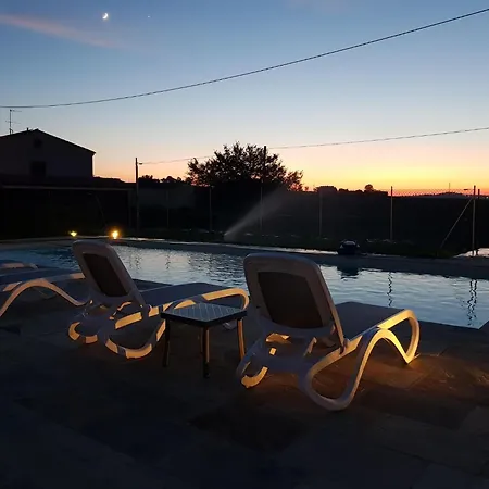 شقة Bright In A With Swimming Pool فيرمو